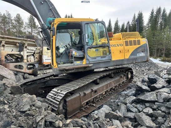Volvo EC360 BLC Tracked excavator w/ digging bucket and 10058 2004 2 Crawler Excavators image 51