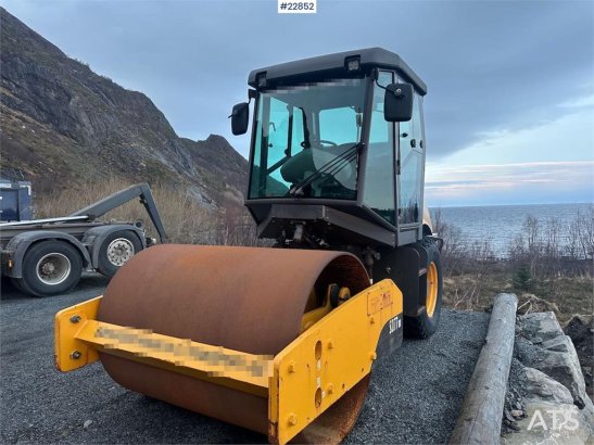 Volvo SD77DX roller w/ low hours! SD77DX roller w/ low hours! 2011 2 image 21