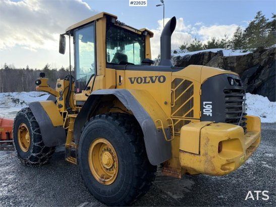 Volvo L90F wheel loader with a bucket 10140 2007 2 Wheel Loaders image 21