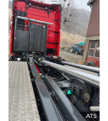 Volvo FH700 Tridem hooklift truck – crane hydraulics – 3 590 2025 2 image 6