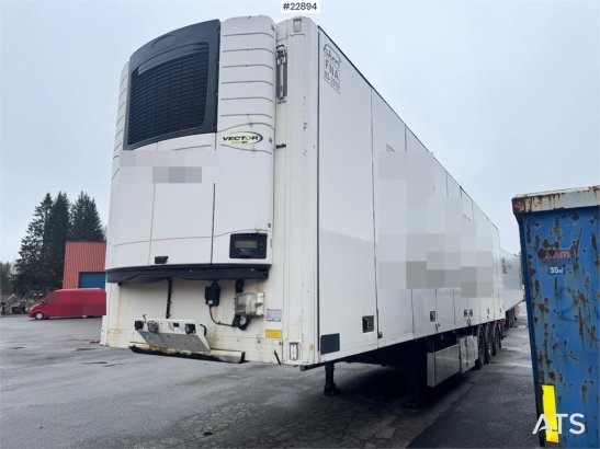 Ekeri box semi-trailer with refrigeration/freezer unit. Ekeri box semi-trailer with refrigeration/freezer unit. 2013 2 Box...