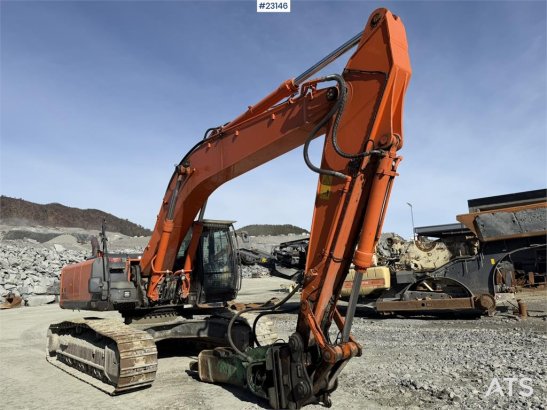Hitachi ZX290LC-5B excavator with a digging bucket ZX290LC-5B excavator with a digging bucket 2013 2 Crawler Excavators im...