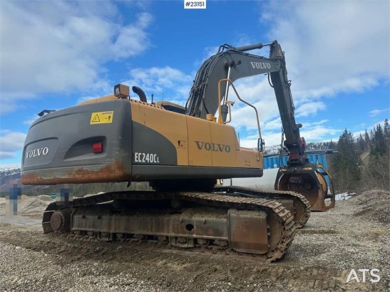 Volvo EC240CL crawler excavator w/ two buckets and power EC240CL crawler excavator w/ two buckets and power 2008 2 Crawler...