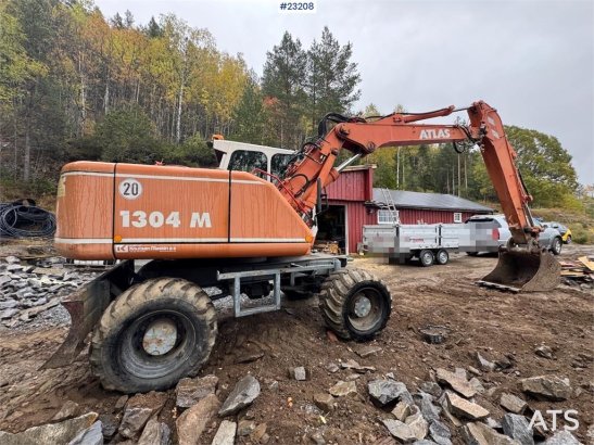 Atlas 1304 w/ 1 backhoe bucket Low Hours! 1304 w/ 1 backhoe bucket Low Hours! 2002 2 Wheeled Excavators image 6