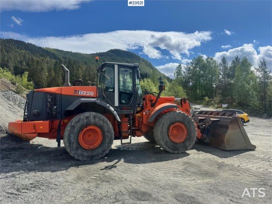 Hitachi ZW220 Wheel Loader w/Bucket – Rebuilt Engine WATCH 884 2012 2 Wheel Loaders image 6