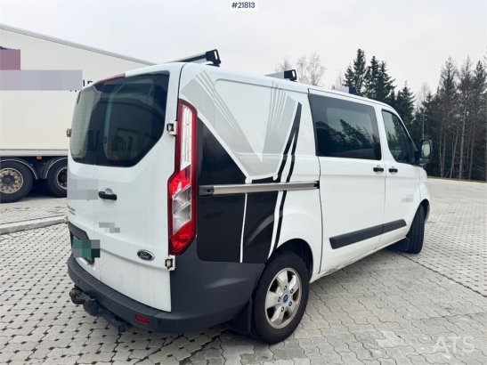 Ford Transit 4x2 Van with 2 Sets of Tires Transit 4x2 Van with 2 Sets of Tires 2016 2 Small Vans image 111