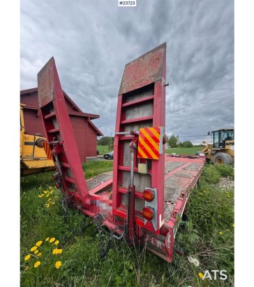 Maur Machine Trailer – Hydraulic Loading Ramps Maur Machine Trailer – Hydraulic Loading Ramps 2015 2 Lowloader trailers im...