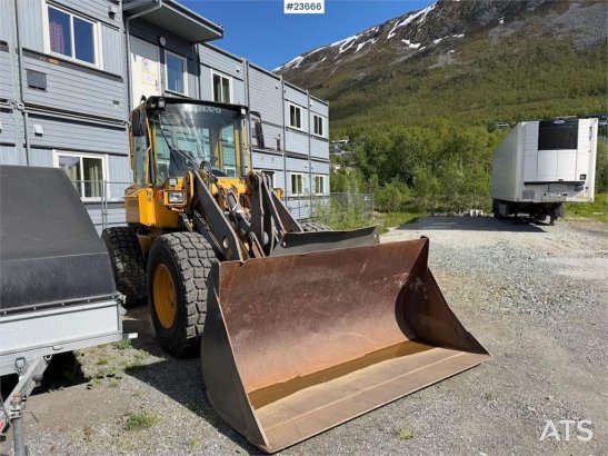 Volvo L50C wheel loader with bucket, good tires and over L50C wheel loader with bucket, good tires and over 1997 2 Wheel L...