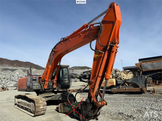 Hitachi ZX290LC-5B excavator with a digging bucket ZX290LC-5B excavator with a digging bucket 2013 2 Crawler Excavators im...