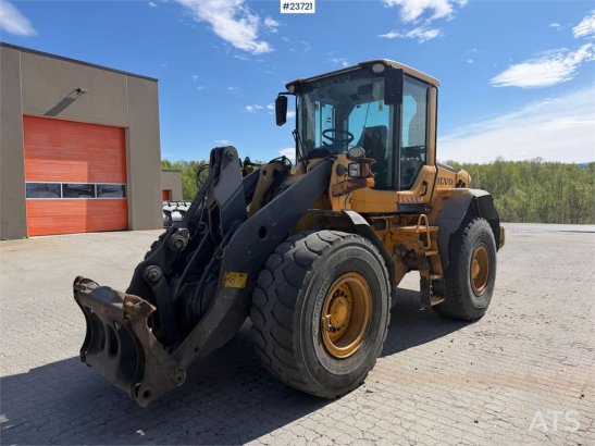 Volvo L70F wheel loader w/ weight. WATCH VIDEO L70F wheel loader w/ weight. WATCH VIDEO 2008 2 Wheel Loaders image 6