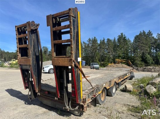 McCauley MAC machinery trailer with hydraulic loading ramps McCauley machinery trailer with hydraulic loading ramps 2011 2...