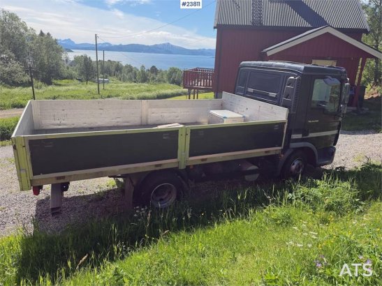 MAN TGL 8.240 4x2 flatbed truck w/ two sets of tires. TGL 8.240 4x2 flatbed truck w/ two sets of tires. 2006 2 image 21