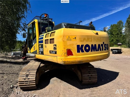Komatsu PC210LC Excavator with 2020 Rototilt and 2 Buckets PC210LC Excavator with 2020 Rototilt and 2 Buckets 2016 2 Crawl...