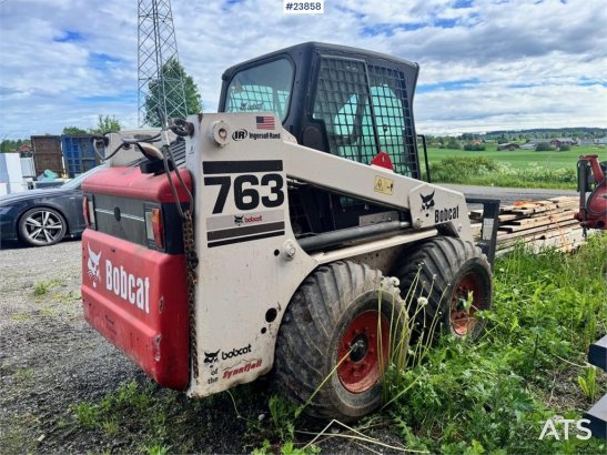 Bobcat 763 Skid-Steer Loader with Bucket, Grapple and Pal 763 Skid-Steer Loader with Bucket, Grapple and Pal 2003 2 image 6