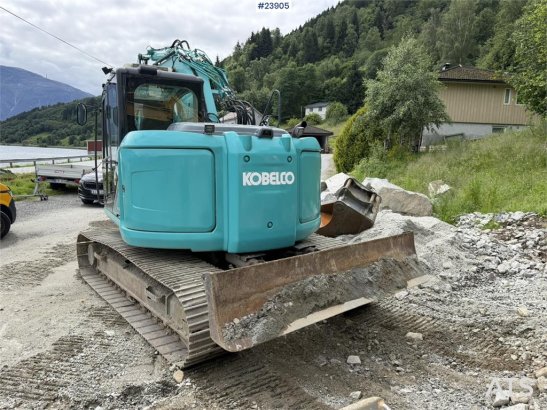 Kobelco Sk140SRLC-3 excavator equipped with a tooth bucket Sk140SRLC-3 excavator equipped with a tooth bucket 2015 2 Crawl...