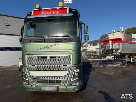 Volvo FH16 8x4 Tridem Crane Truck with 2014 26 t/m Palfi 590 2015 2 Crane trucks image 6