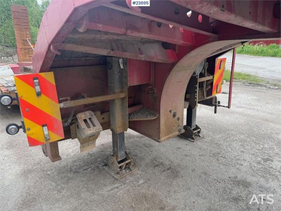 Broshuis Machine Semi-Trailer – with hydraulic loading ramp Broshuis Machine Semi-Trailer – with hydraulic loading ramp 20...