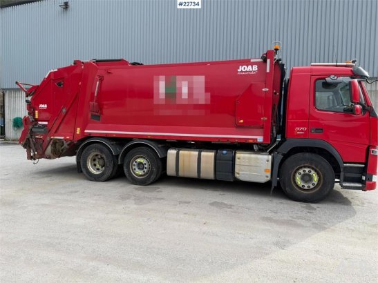 Volvo FM370 6x2 pusher with 2 chamber refuse truck with FM370 6x2 pusher with 2 chamber refuse truck with 2018 2 image 6