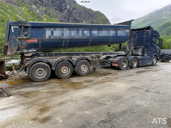 Volvo FH540 6x4 tractor unit with a 2017 3-axle Langendo 590 2019 2 Tractor Units image 6