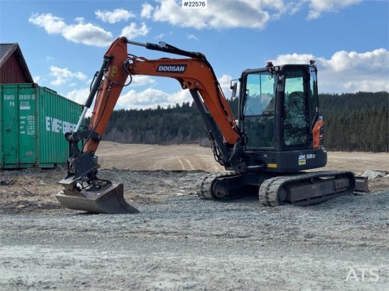 Doosan DX50Z-7 mini excavator – 3 buckets – swing boom – Doosan DX50Z-7 mini excavator – 3 buckets – swing boom – 2022 2 i...
