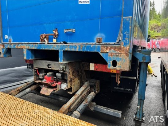 Scania P114 Container Truck with Tail Lift P114 Container Truck with Tail Lift 2002 2 image 21