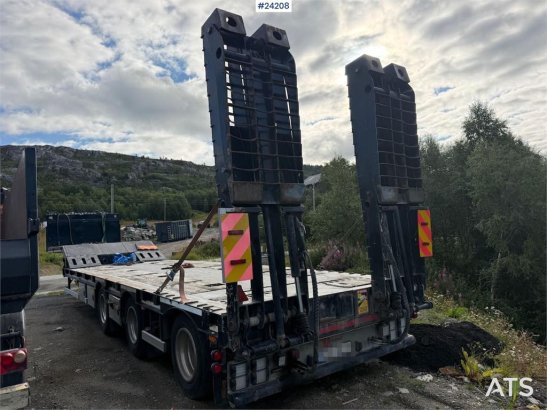 Istrail 3 axle machine trailer w/ extension, widening and Istrail 3 axle machine trailer w/ extension, widening and 2018 2...