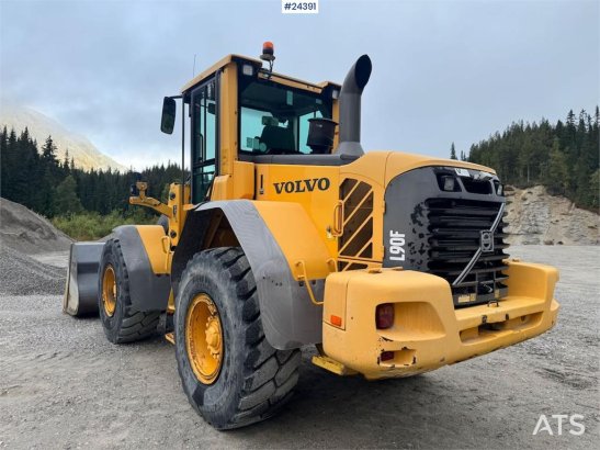 Volvo L90F Wheel Loader w/ Bucket and Pallet Forks – Low 10140 2008 2 Wheel Loaders image 6