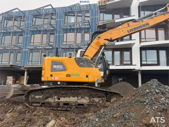 Liebherr R920 LC reduced-tail-swing excavator with GPS, 2 b 10028 2022 2 Crawler Excavators image 6
