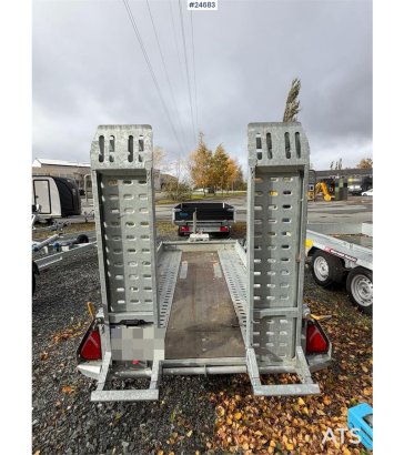 Brian James Trailers P-Draw 2400 Trailer with loading ramps Brian James trailers P-Draw 2400 Trailer with loading ramps 20...
