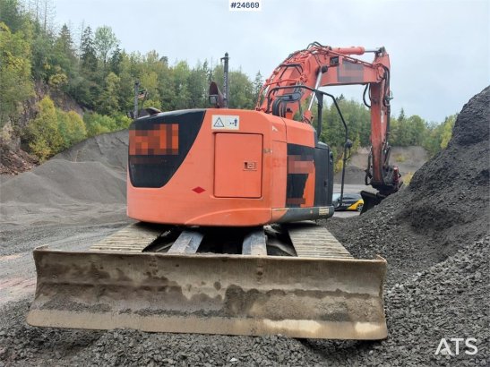 Hitachi ZX225USLC-5B excavator with Rototilt and 2 buckets ZX225USLC-5B excavator with Rototilt and 2 buckets 2013 2 Crawl...