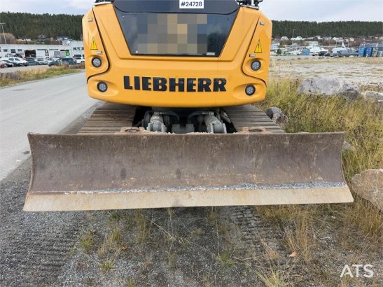 Liebherr R914 excavator with GPS, bucket, and tiltrotator. R914 excavator with GPS, bucket, and tiltrotator. 2019 2 Crawle...