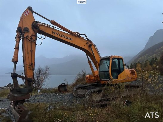 Hyundai Robex 210LC- 3H excavator. Replaced tracks 100 hou Robex 210LC- 3H excavator. Replaced tracks 100 hou 1997 2 Crawl...