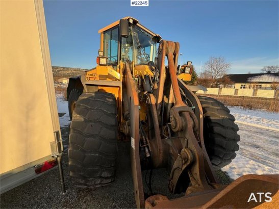 Volvo L110F wheel loader with bucket L110F wheel loader with bucket 2010 2 Wheel Loaders image 7