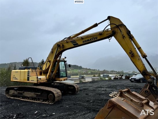 Komatsu PC240LC-6K Crawler Excavator w/ Digging Bucket. PC240LC-6K Crawler Excavator w/ Digging Bucket. 2001 2 Crawler Exc...