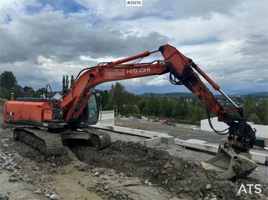 Hitachi ZX210LC-5B Tracked excavator w/ tilt, bucket and G ZX210LC-5B Tracked excavator w/ tilt, bucket and G 2013 2 Crawl...