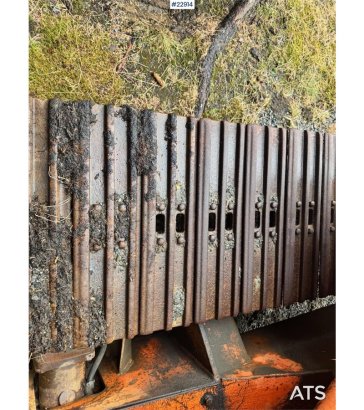 Schaeff HR26 crawler excavator with 2 buckets. Schaeff HR26 crawler excavator with 2 buckets. 1985 2 Crawler Excavators im...