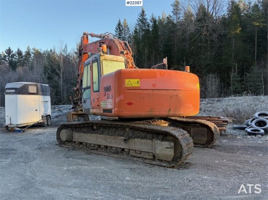 Hitachi ZX225USR – 2004-modell – Rototilt – 4 skuffer – I ZX225USR – 2004-modell – Rototilt – 4 skuffer – I 2004 2 Crawler...