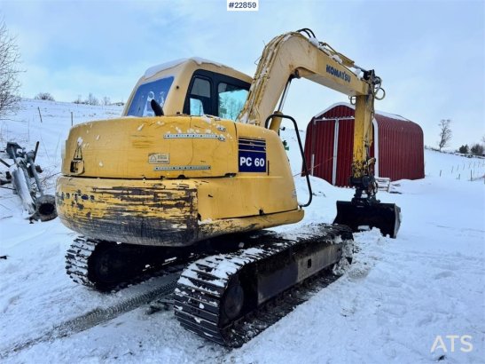 Komatsu PC60-7 crawler excavator with powertilt and 3 buck PC60-7 crawler excavator with powertilt and 3 buck 1994 2 Crawl...