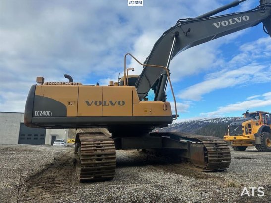 Volvo EC240CL crawler excavator w/ two buckets and power EC240CL crawler excavator w/ two buckets and power 2008 2 Crawler...