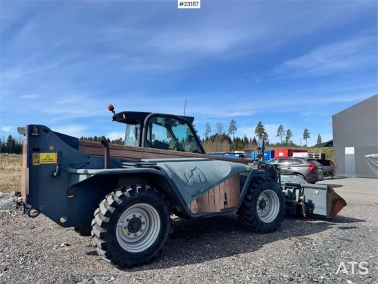 Merlo P40.17 telehandler w/ bucket – pallet forks – jib P40.17 telehandler w/ bucket – pallet forks – jib 2014 2 Wheel Loa...