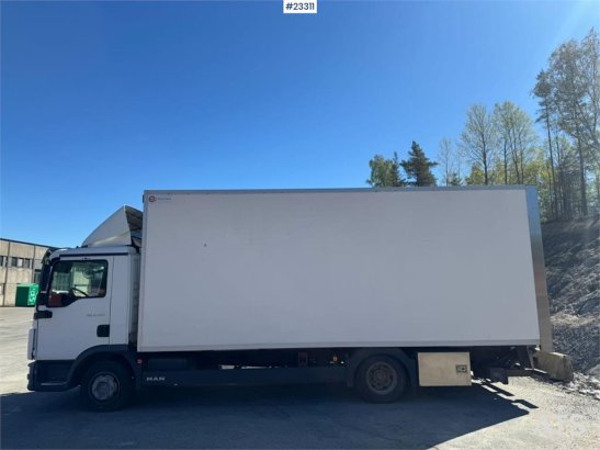 MAN TGL 8.220 4x2 box truck – 115,000 km – tail lift a TGL 8.220 4x2 box truck – 115,000 km – tail lift a 2016 2 image 7