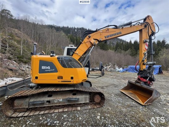 Liebherr R914 Compact crawler excavator with VA boom, 2 buc R914 Compact crawler excavator with VA boom, 2 buc 2018 2 Craw...
