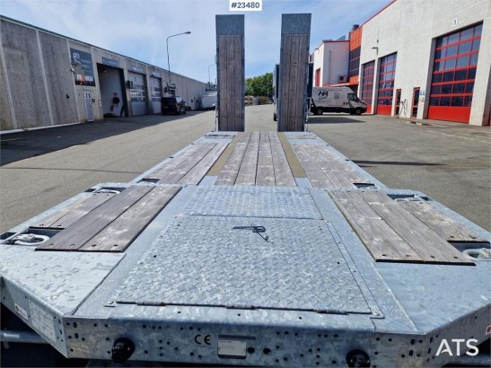 Humbaur HTD 30 3-axle machinery trailer with double loadin Humbaur HTD 30 3-axle machinery trailer with double loadin 2 Lo...