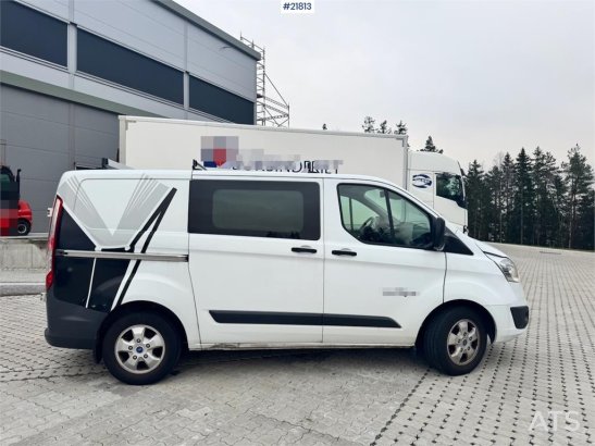 Ford Transit 4x2 Van with 2 Sets of Tires Transit 4x2 Van with 2 Sets of Tires 2016 2 Small Vans image 127