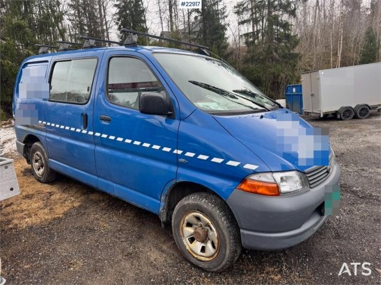 Toyota Hiace 4WD with 2 sets of tires Hiace 4WD with 2 sets of tires 2005 2 Small Vans image 82