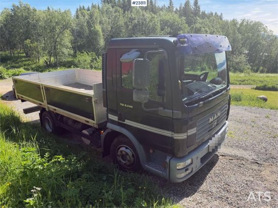 MAN TGL 8.240 4x2 flatbed truck w/ two sets of tires. TGL 8.240 4x2 flatbed truck w/ two sets of tires. 2006 2 image 7
