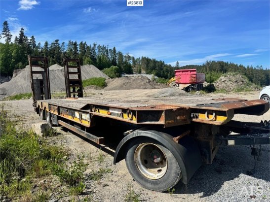 McCauley MAC machinery trailer with hydraulic loading ramps McCauley machinery trailer with hydraulic loading ramps 2011 2...