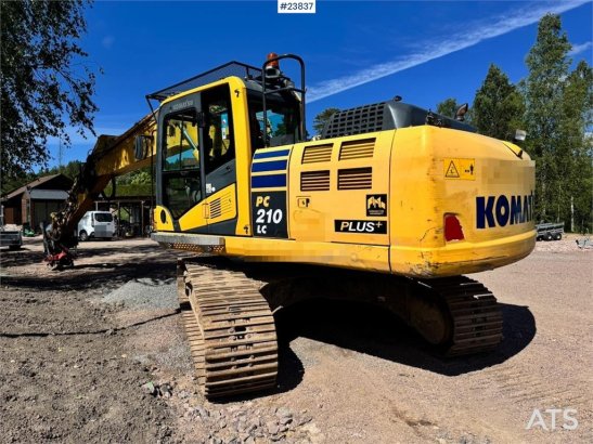 Komatsu PC210LC Excavator with 2020 Rototilt and 2 Buckets PC210LC Excavator with 2020 Rototilt and 2 Buckets 2016 2 Crawl...