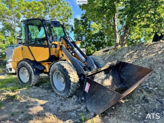 Volvo L25B Wheel Loader with Bucket and Pallet Forks L25B Wheel Loader with Bucket and Pallet Forks 2007 2 Wheel Loaders i...