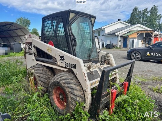 Bobcat 763 Skid-Steer Loader with Bucket, Grapple and Pal 763 Skid-Steer Loader with Bucket, Grapple and Pal 2003 2 image 7